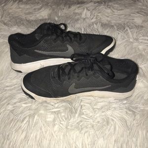 Women’s Size 9 Black Nike Shoes